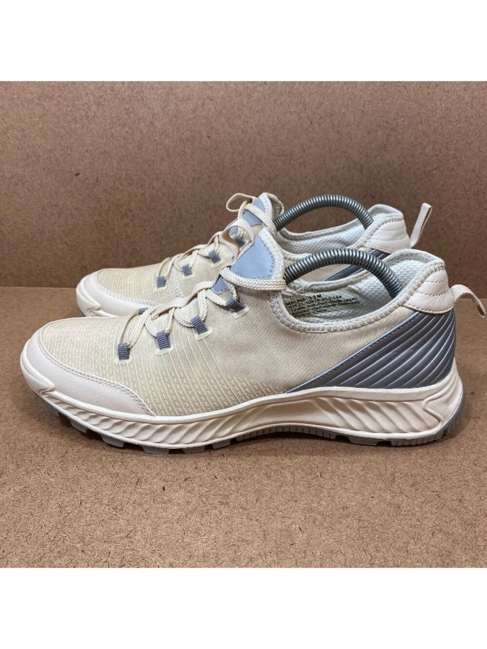 Baretraps Malina Beige & Gray Lace-Up Sneakers Womens Size 11M Casual/Outdoor